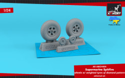 Supermarine Spitfire wheels w/ weighted tyres of diamond pattern & 5-spoke hubs