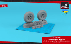 Supermarine Spitfire wheels w/ weighted tyres of block pattern & 4-spoke hubs