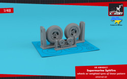 Supermarine Spitfire wheels w/ weighted tyres of concentric line pattern & 3-spoke hubs