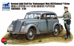 German Light Staff Car w/crew (2 fig)