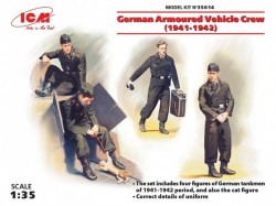 German Armoured Vehicle Crew 1941-1942 4 figures and cat